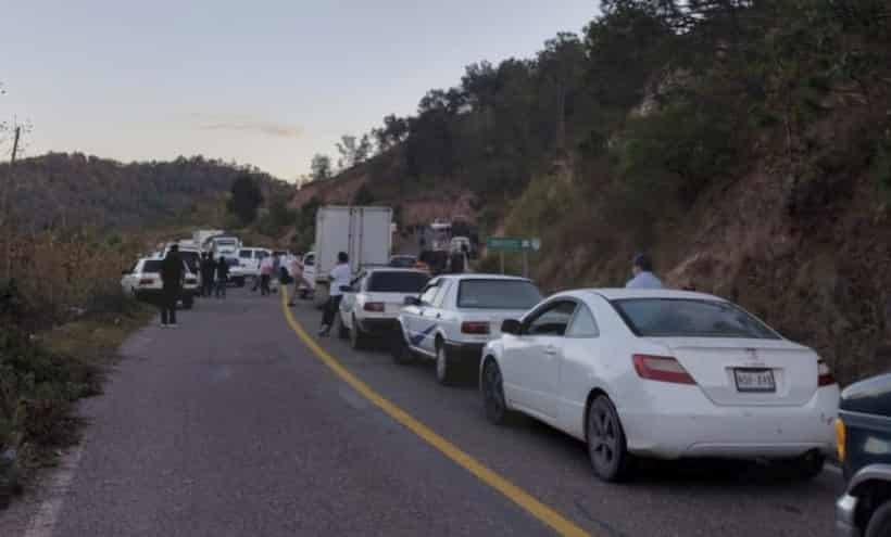 Bloquea CRAC la carretera Chilapa-Tlapa; exigen localizar a indígenas desaparecidos