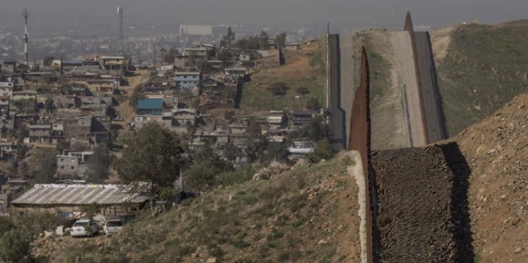 Muere mexicano durante custodia federal en EU