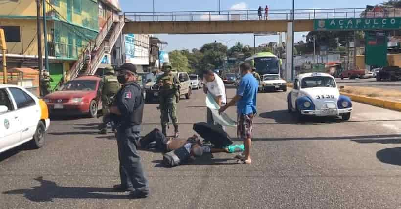 Arrolla motociclista a adulto mayor en La Cima