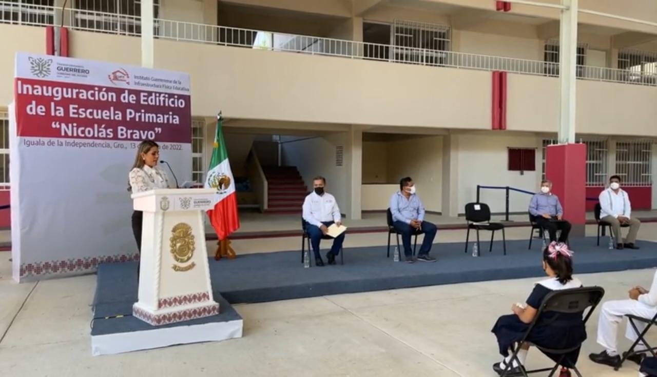 Inaugura Evelyn Salgado nuevo edificio de escuela primaria en Iguala