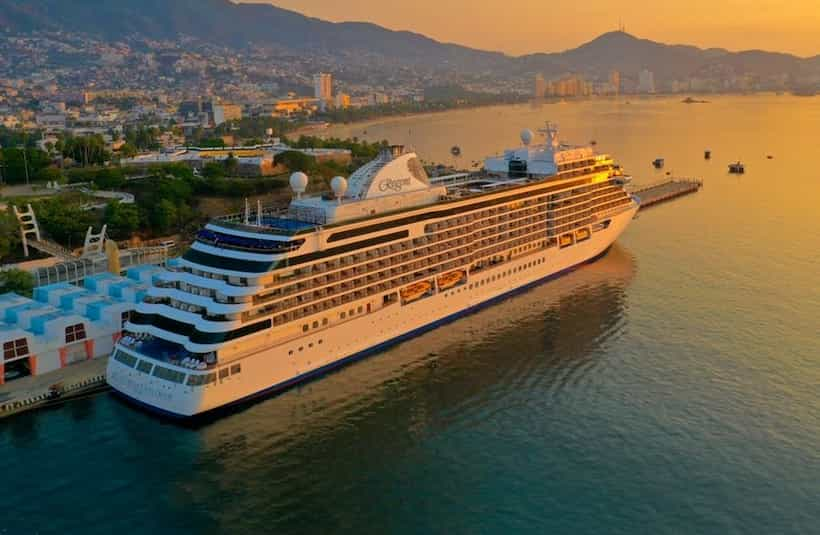 Llega a Acapulco el crucero MS Seven Seas Explorer con 396 pasajeros