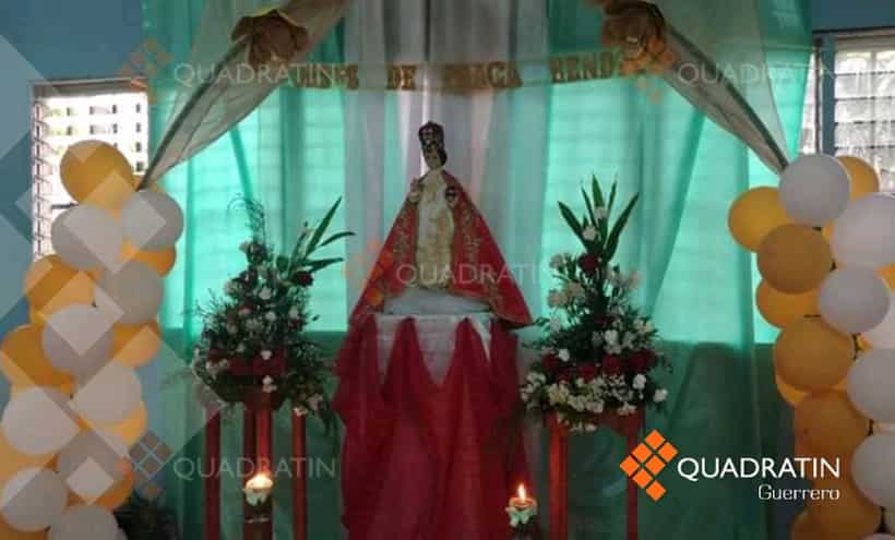 Creyentes se reúnen para venerar al Niño Jesús de Praga en Acapulco