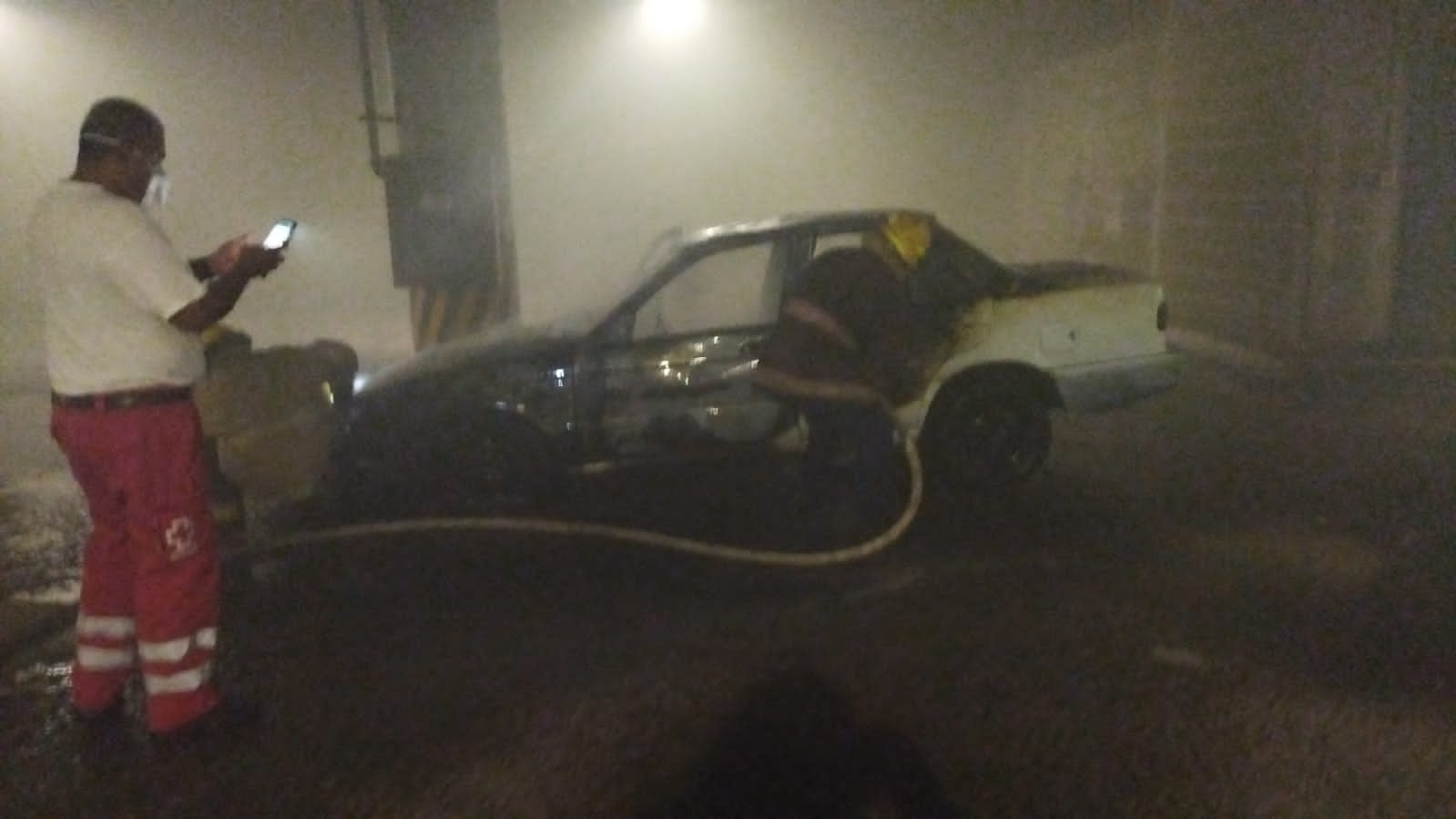 Sofocan incendio de un coche en Acapulco