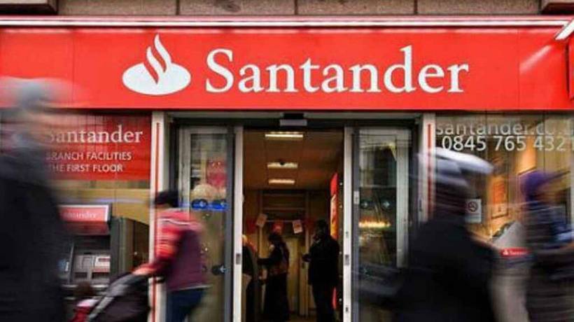 Por error, deposita Santander 3 mil 500 millones de dólares