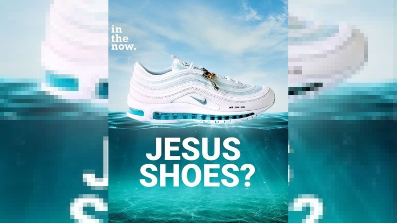 Con agua bendita Nike crea “Jesús Shoes”