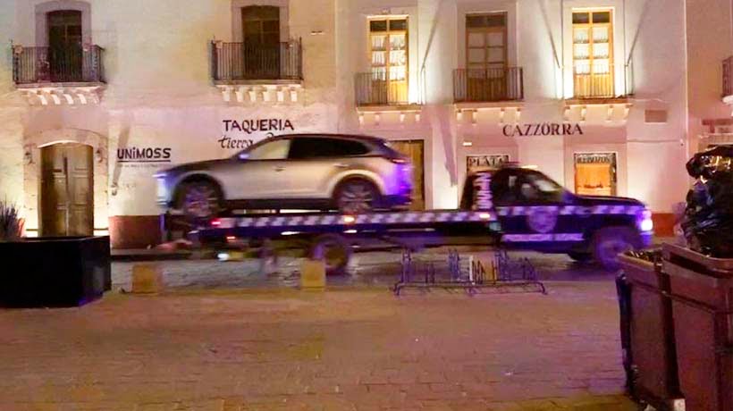 Abandonan en Zacatecas 10 cadáveres frente al Palacio de Gobierno