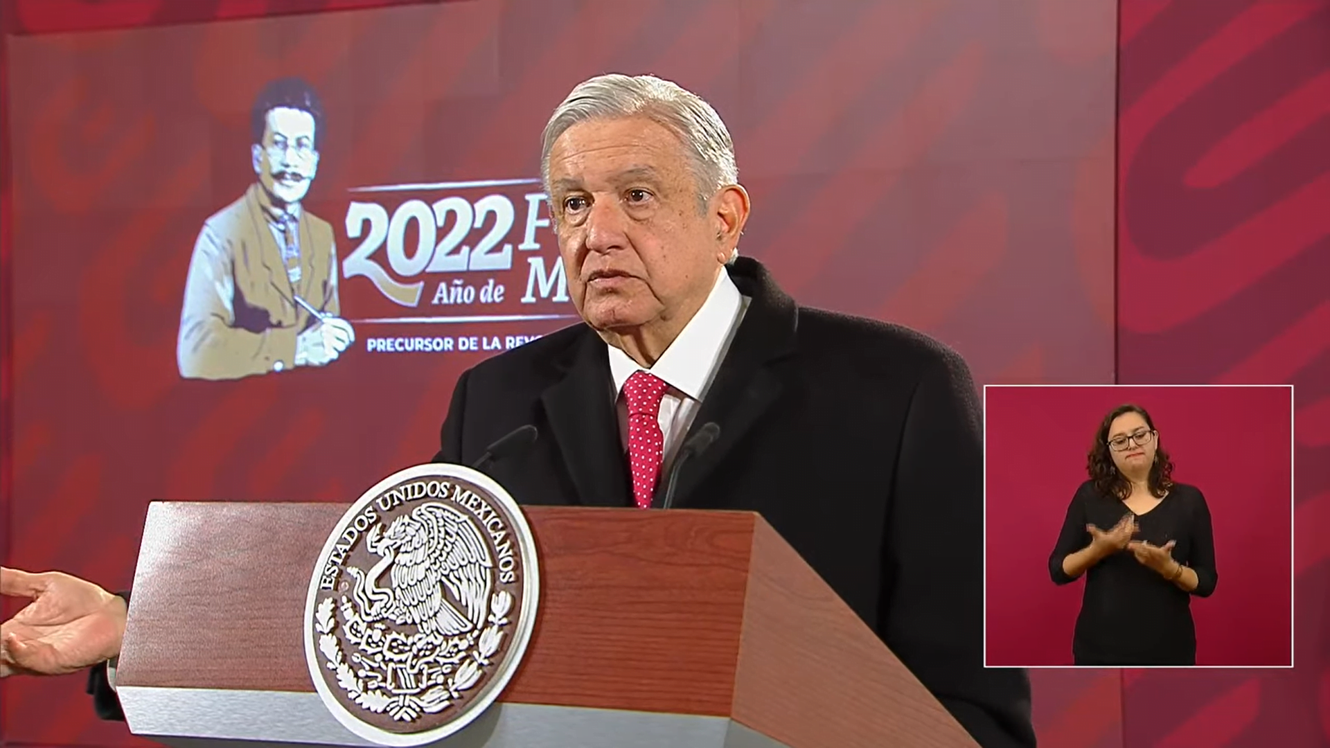 Prensa exageró sobre filas en el AICM: López Obrador