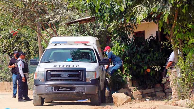 Investiga Fiscalía asesinato de maestra y su madre en Xaltianguis