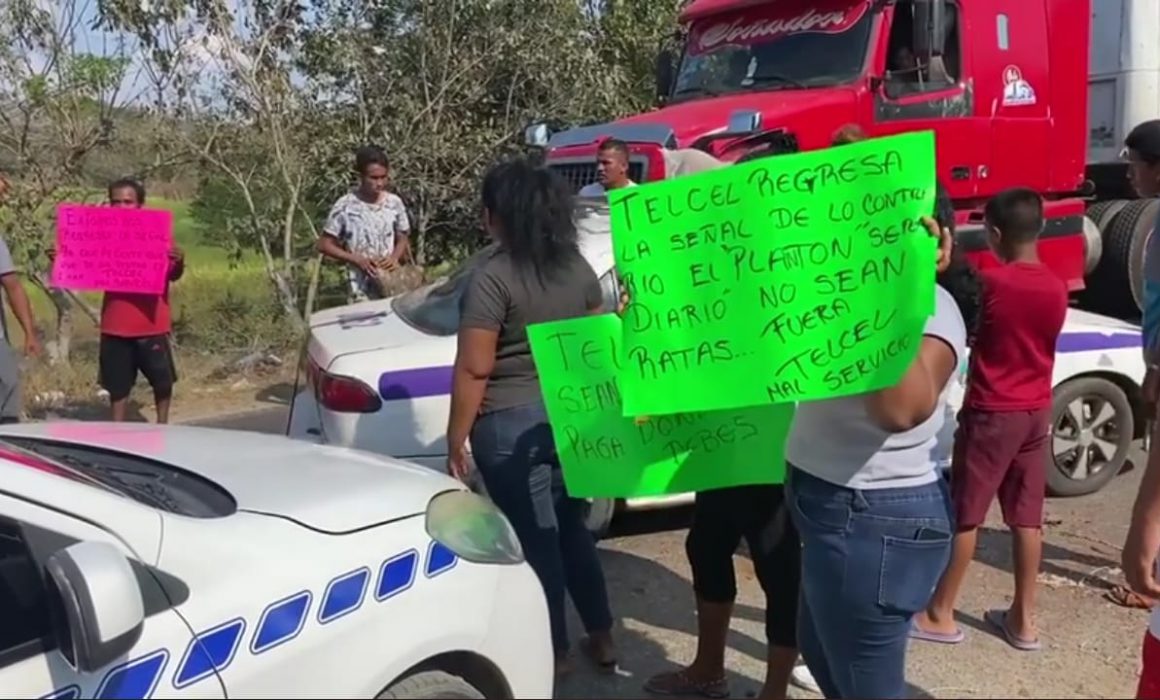 Otro bloqueo se registra en la Acapulco-Pinotepa