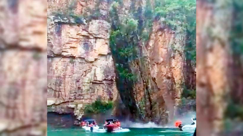 VIDEO: Cae enorme roca sobre botes en Brasil; cinco muertos