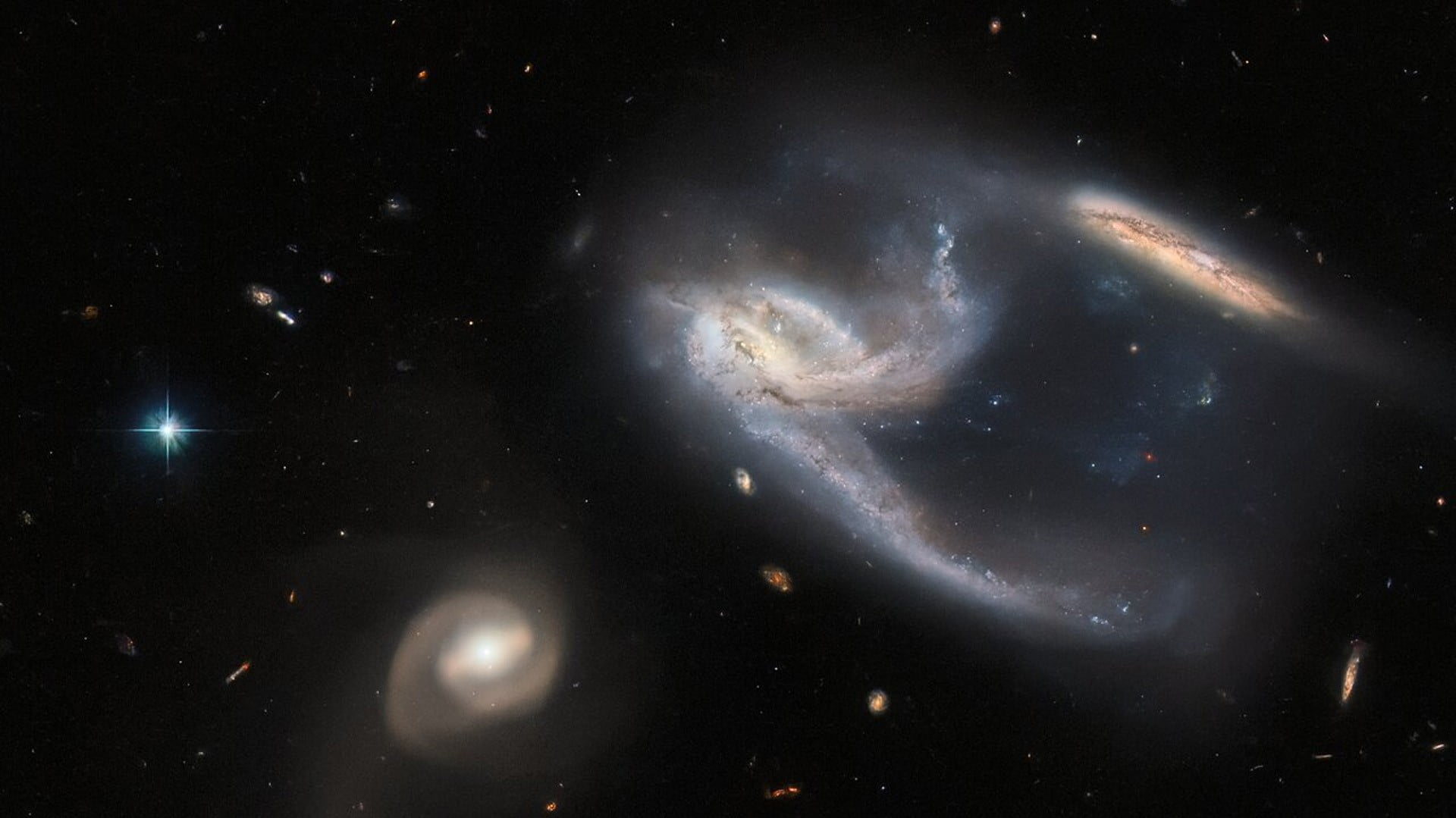 Capta la NASA choque de galaxias