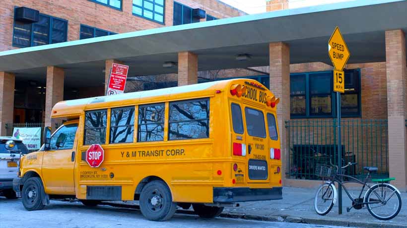 Polémica en NY por tarea escolar; “eres mexicano y feo”, “eres americano y bonito”