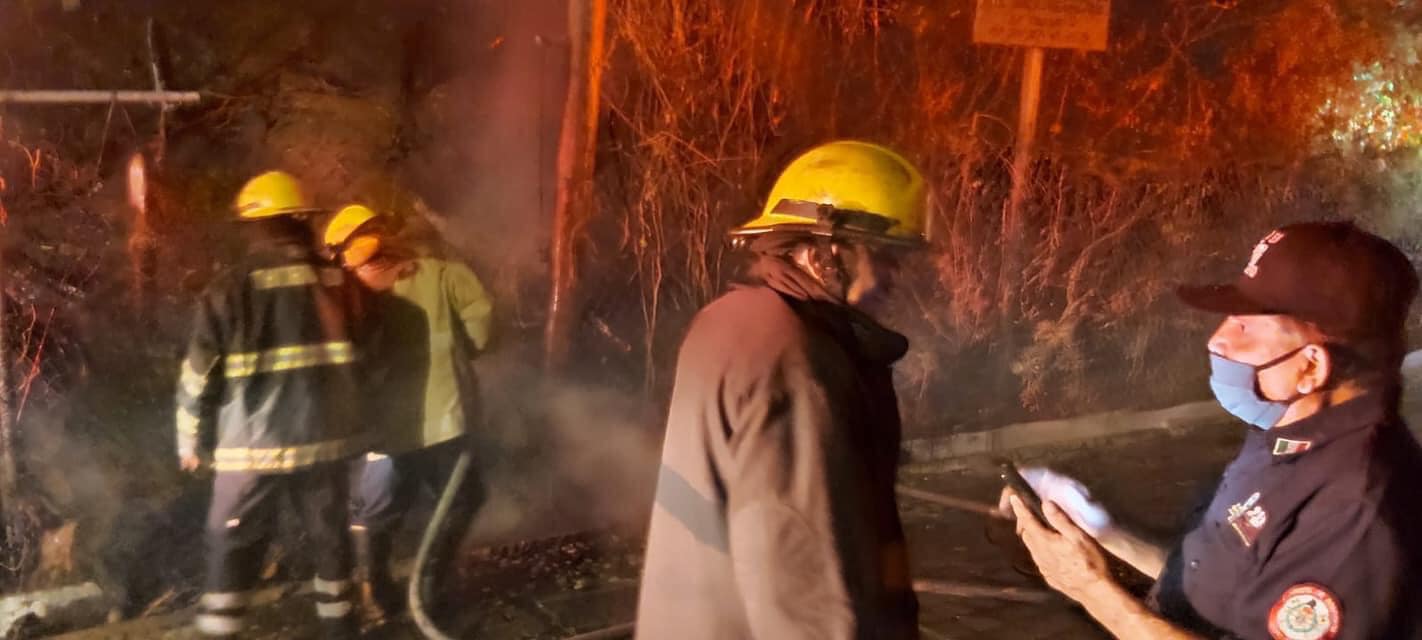 Incendio en Costa Azul provoca temor entre vecinos