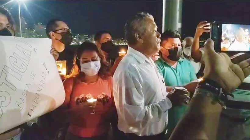 Protestan en Asta Bandera de Acapulco por asesinato de periodistas