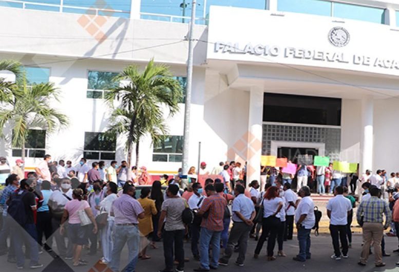 Toman sindicalizados el Palacio Federal, exigen destitución de la directora de Ingresos