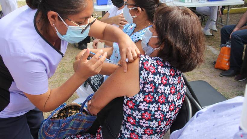 Aplican refuerzo a 3 mil 300 trabajadores de la salud en Chilpancingo
