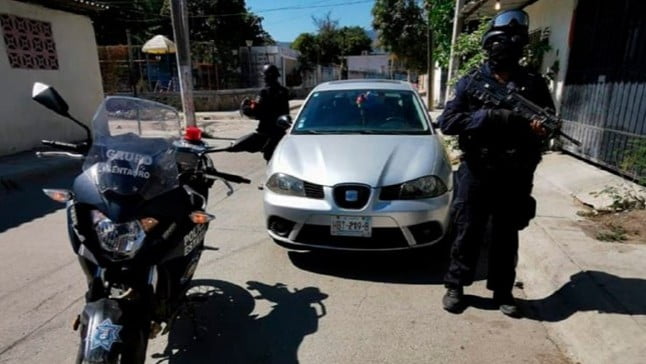 Recuperan dos autos con reporte de robo en Acapulco