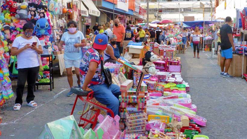 Cierran calles del Centro de Acapulco por venta de Día de Reyes