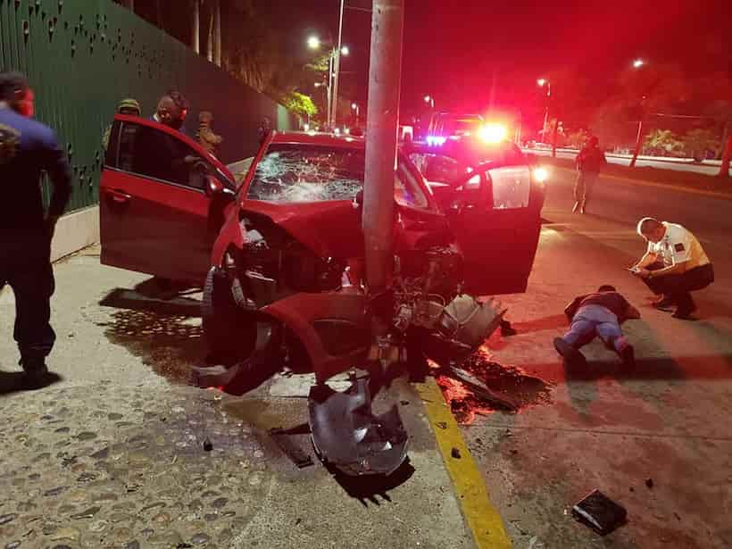 Accidente en la Costera de Acapulco deja cuatro jóvenes lesionados