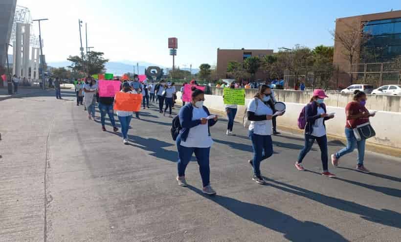 Protesta personal de Salud en Chilpancingo; exigen pago de adeudos