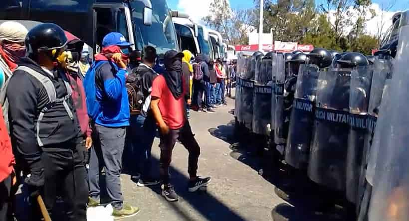 Enfrentamiento entre Guardia Nacional y normalistas de Ayotzinapa deja 14 heridos