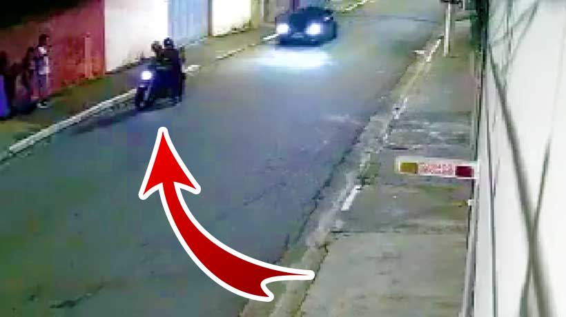 VIDEO: Atropella a ladrones que asaltaron a sus sobrinos