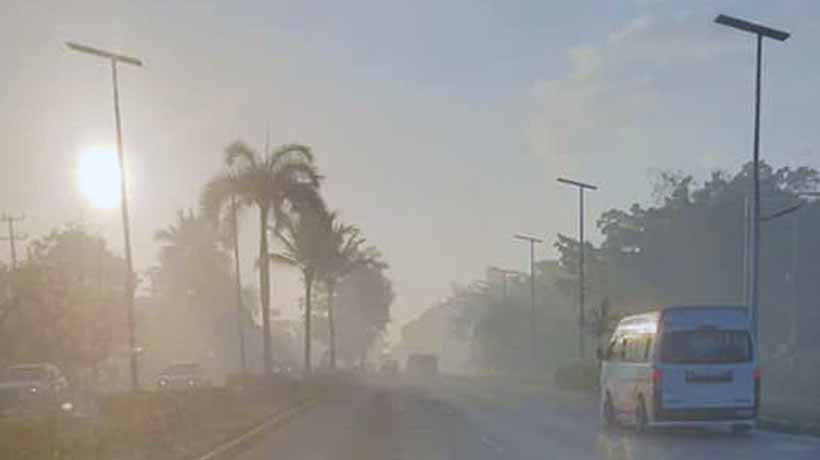 Denuncian densa capa de humo en zona Diamante de Acapulco