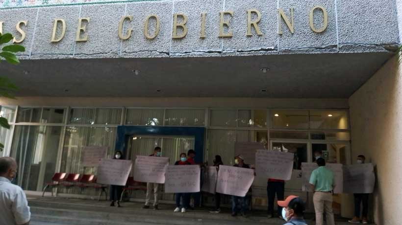 Marchan y protestan trabajadores del IEEJAG en Chilpancingo