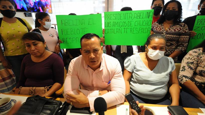 Dan respaldo a Abelina López en Acapulco; piden que la dejen trabajar