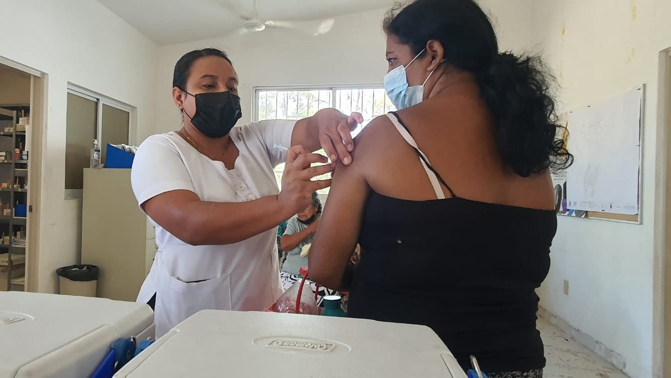 Ofrece Ayuntamiento de Acapulco atención médica en El Cayaco y Tunzingo