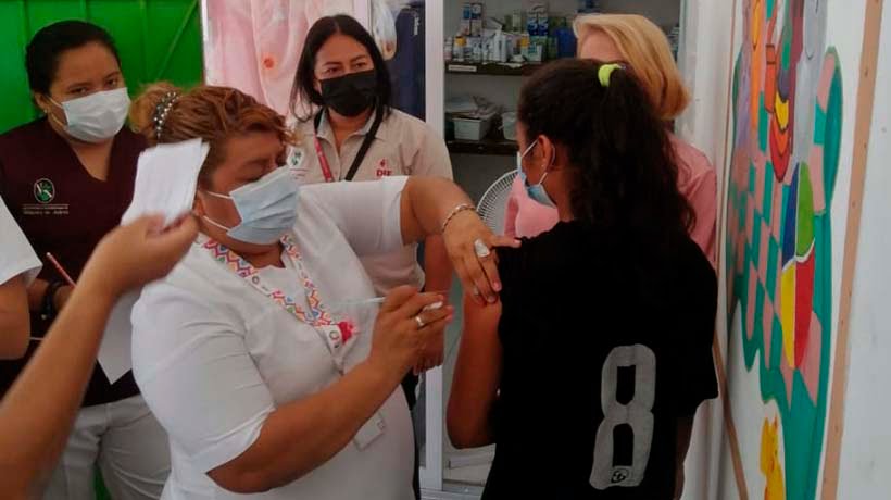Vacunan contra influenza a menores en Villa de las Niñas de Acapulco