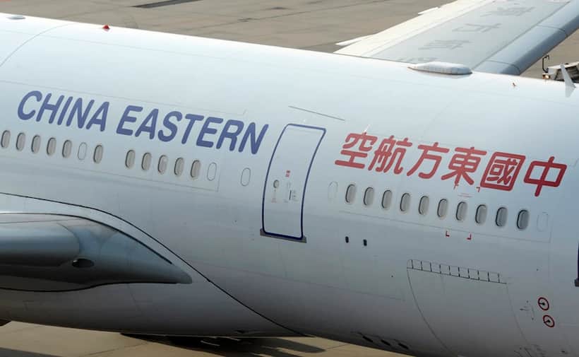 VIDEO: Avión con 132 pasajeros cae en picada en China