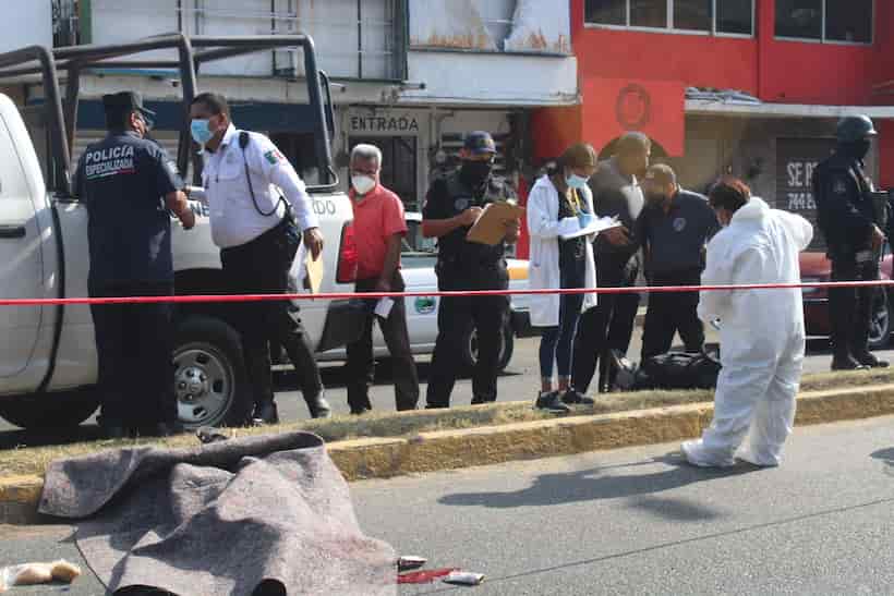 Atropellan a un hombre en Acapulco y pierde la vida; el chofer escapó