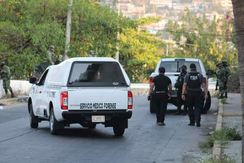 Hallan sin vida a dos hombres en la colonia Carabalí de Acapulco