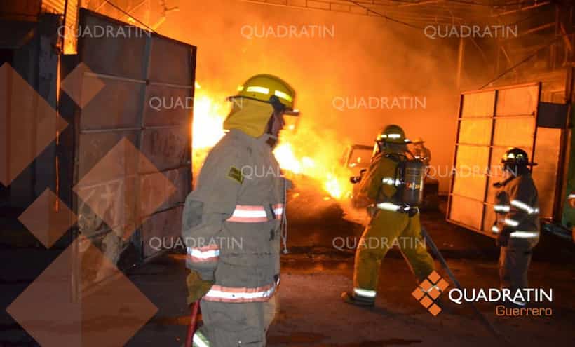 Incendio en Chilpancingo consume una bodega, un coche y una frutería