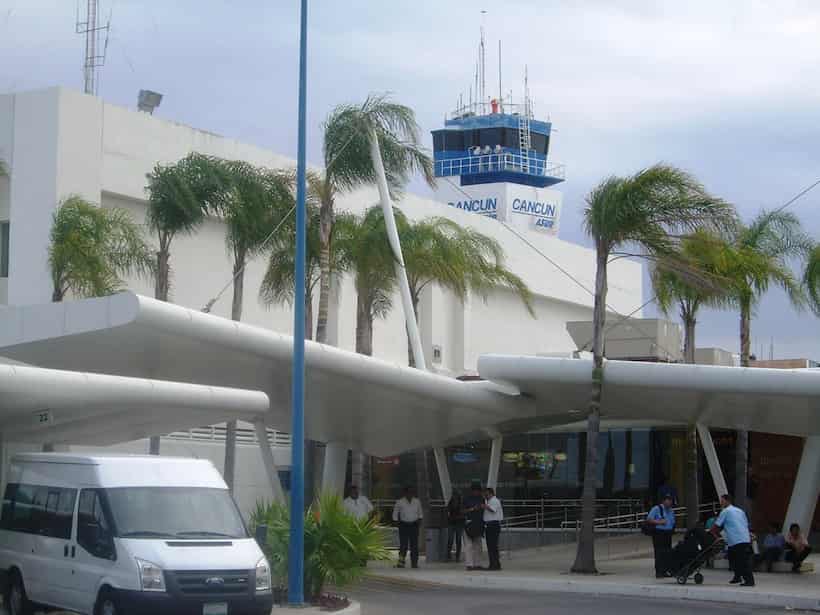 VIDEO: Reportan supuestos balazos en el Aeropuerto de Cancún