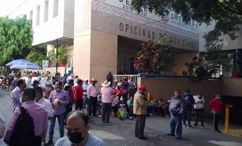Continúan protestas de la CETEG; tomaron el edificio Juan Álvarez en Chilpancingo