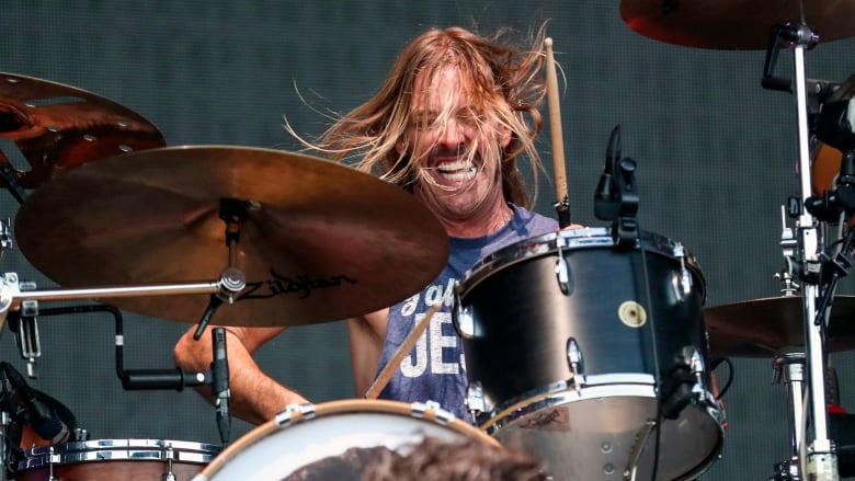 Muere Taylor Hawkins, baterista de Foo Fighters, a los 50 años