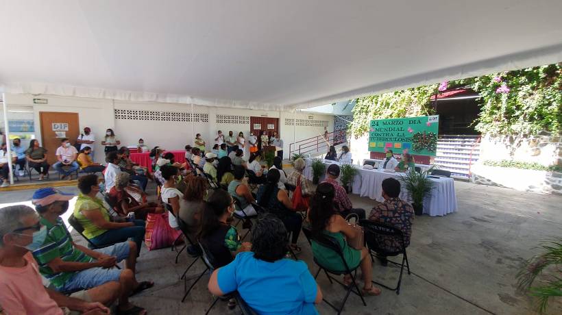 Imparten plática sobre tuberculosis en Acapulco