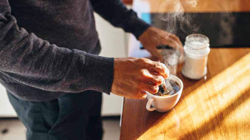 Fallece por sobredosis al consumir el equivalente a 200 tazas de café