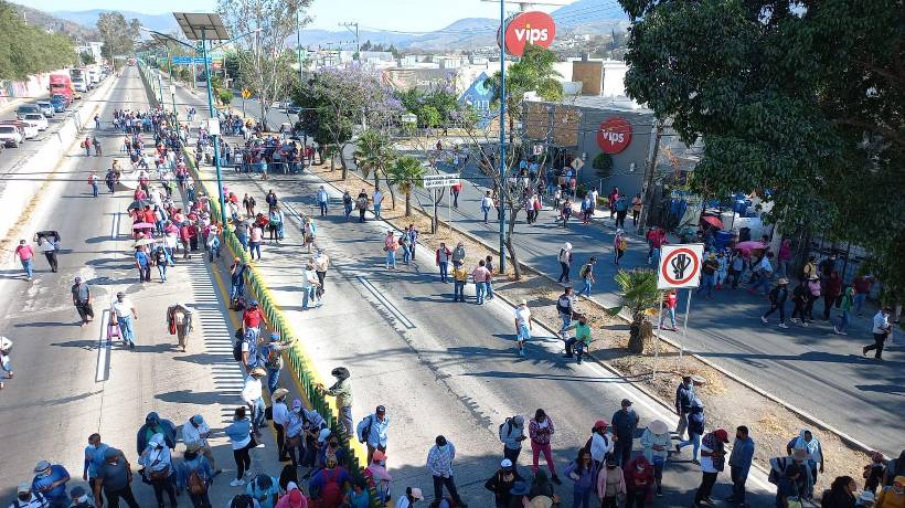Abandona CETEG reunión y bloquea autopista en Chilpancingo
