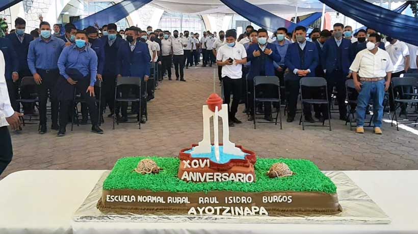 Conmemora Ayotzinapa 96 años de la normal