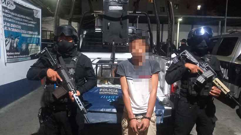 Detiene Policía Municipal a dos hombres en posesión de presunta droga en Ciudad Renacimimiento