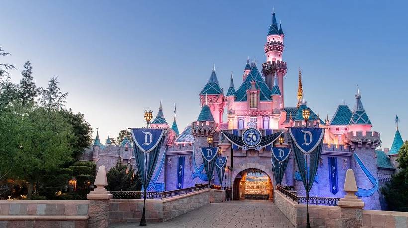 Ofrece Disneyland puesto de salvavidas por $370 la hora; aquí los requisitos