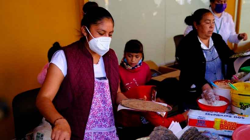 Vendedora de doraditas prefiere vender en Centro Histórico que en Aifa porque “no hay gente”