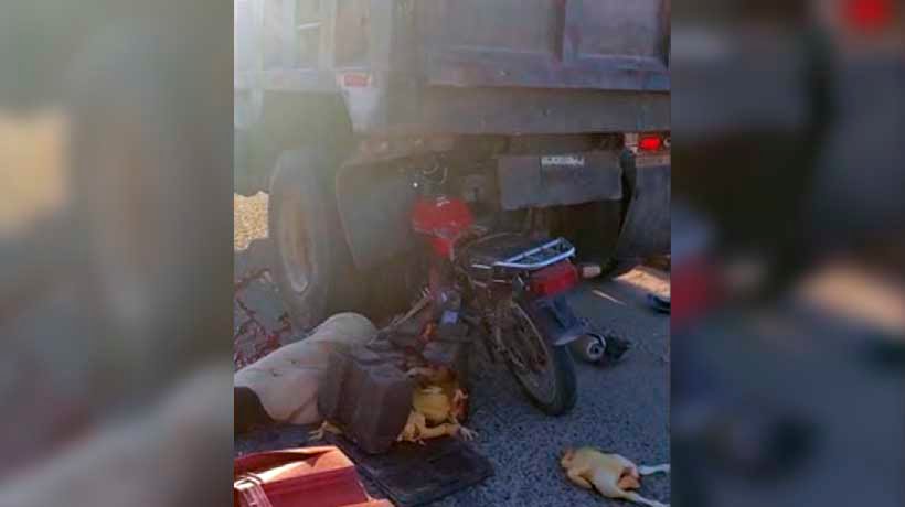 Muere motociclista en Ometepec; impactó con camión de volteo