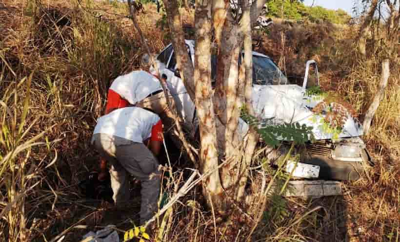 Accidente en Tecpan deja tres lesionados