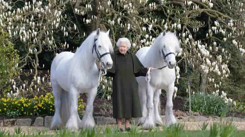 Cumple la reina Isabel II 96 años de edad
