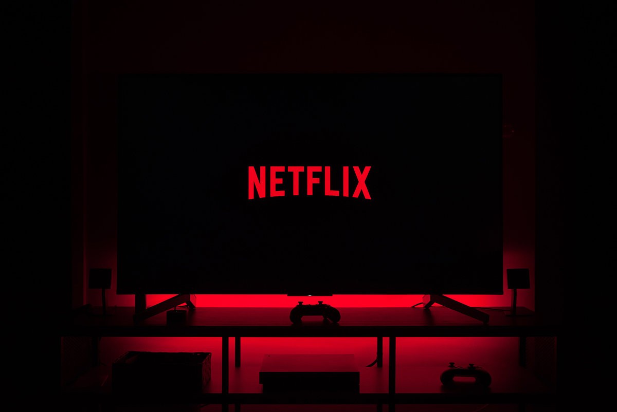 Pierde Netflix 200 mil suscriptores; cae 25% en la bolsa