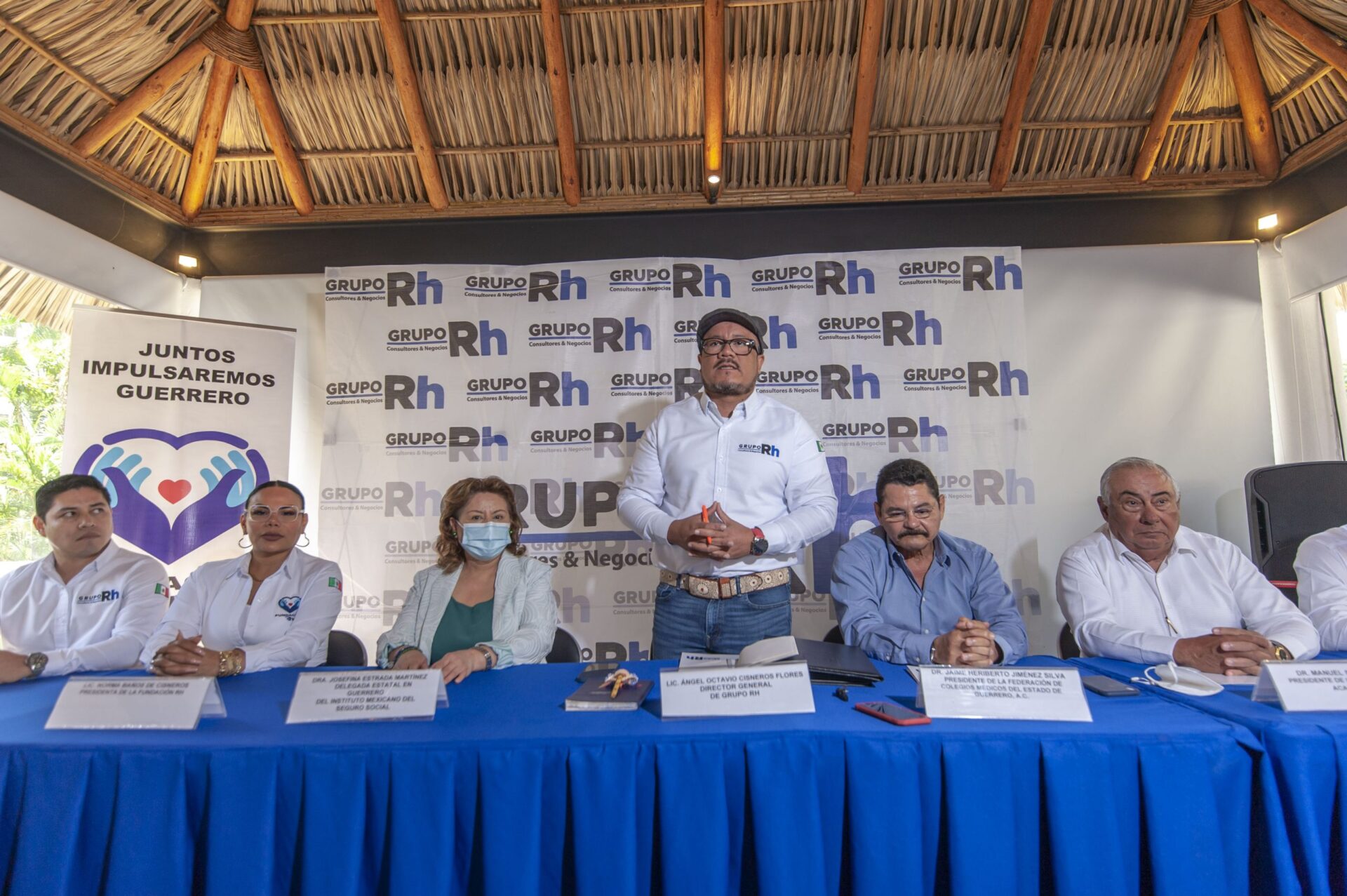 Firma Grupo RH convenio con congregaciones médicas